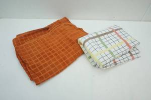 lot 346 image: table clothes