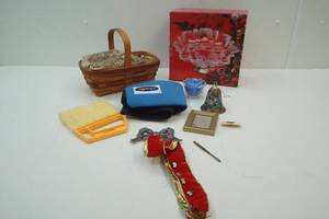 lot 399 image: collectibles