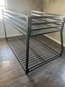 lot 198 image: Metal bunk beds
