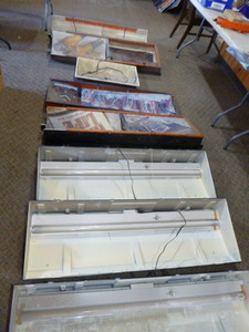 lot 40 image: 8 Box Bar Lights