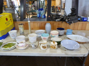 lot 58 image: Vintage Glassware