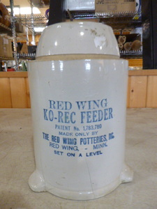 lot 65 image: Vintage Red Wing Ko-Rec Feeder