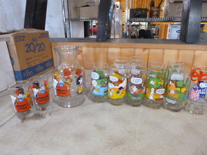 lot 73 image: PeanutsCharlie Brown Collectible Glasses