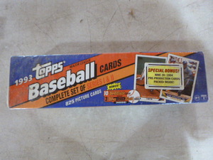 lot 88 image: 1993 Topps Baseball Card Complete Set of Series I and II