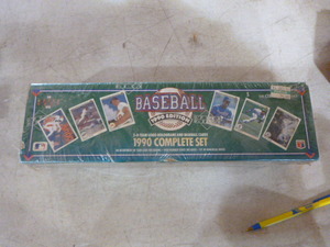 lot 90 image: 1990 Upper Deck Baseball Card Set