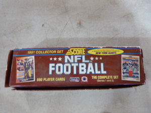 lot 92 image: 1991 Score NFL Football Card Collector Set