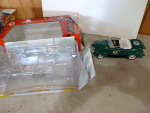 lot 94 image: Texaco 1940 Ford Deluxe Coupe Die-Cast Car