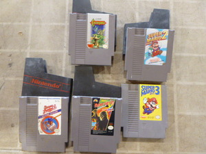 lot 97 image: 5 Nintendo Entertainment System (NES) Games