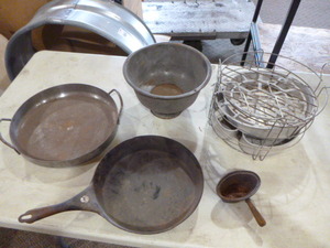 lot 108 image: Vintage Kitchen Items