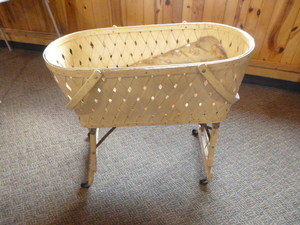 lot 118 image: Antique Baby Bassinet