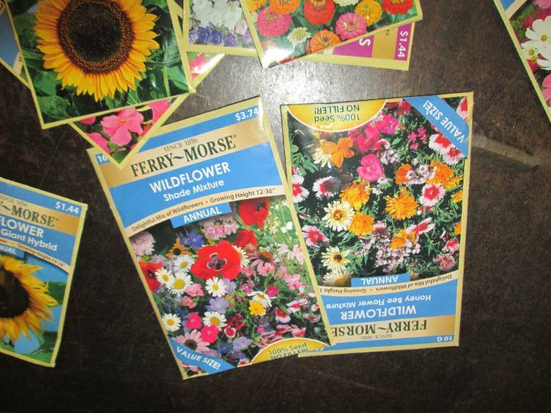 lot 153 image: 25 packages of flower seeds ...