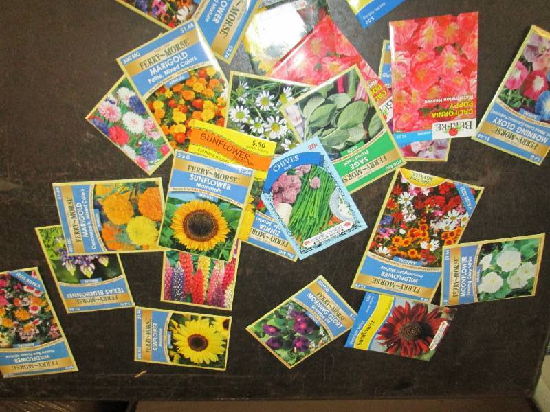 lot 154 image: 25 packages of flower seeds ...