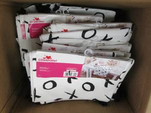 lot 16 image: 25 valentines 13 x 72 table runners...