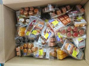 lot 5 image: box of wax melts...