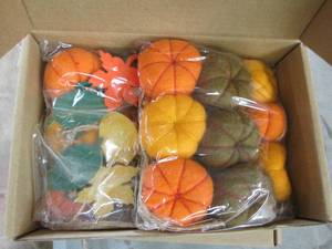 lot 22 image: 10 packages of 2 thanksgiving bunti...