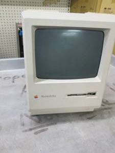 lot 110 image: vintage macintosh plus computer no ...