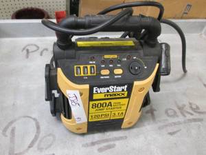 lot 93 image: everstart maxx 800A peak battery ju...