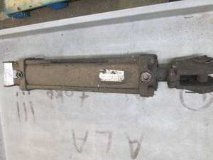 lot 97 image: hydraulic cylinder ...