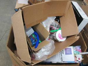 lot 289 image: pallet of misc ...