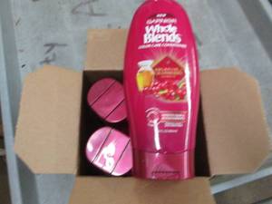 lot 285 image: case of 422 fl oz bottles of garni...