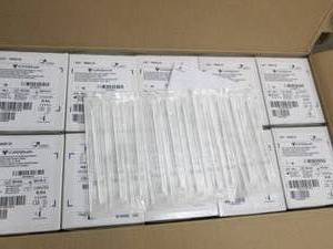 lot 229 image: case of classiqswabs 10 x 100...