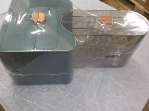 lot 301 image: deluxe jewelry box ...