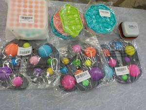 lot 325 image: lot of fidgets ...