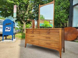 lot 39 image: Vintage Kent Coffey Perspecta Mcm Dresser & Mirror