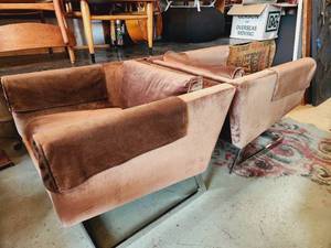 lot 21 image: Vintage Milo Baughman Cantilever Mcm Lounge Chair