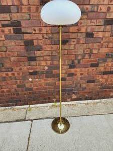 lot 50 image: Vintage Mod Floor Model Laurel Mushroom Lamp