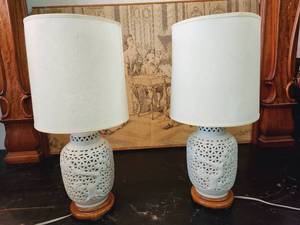 lot 34 image: Vintage Pair of Blanc de Chine Table Lamps