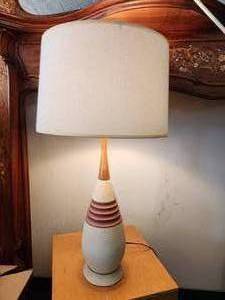 lot 41 image: Vintage Mcm Table Lamp