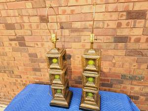 lot 8 image: Vintage Pair of Mod Mediterranean Lamps