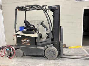 Crown 5200 Series Electric Forklift