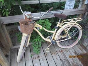 lot 5 image: Vintage wide handle bicycle...
