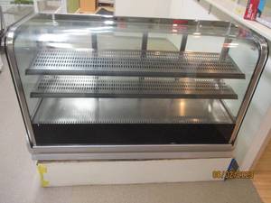 lot 19 image: Glass display case 5 wide. Has coo...