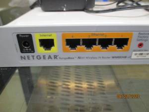 lot 20 image: Netgear splitter router...