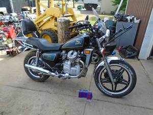 1981 Honda cx 500 motorcycle. Good overall condition. New tabs. Ready to ride. Dent in gas tank. Needs minor detailing. Approx 27000 miles. Vin jh2pc0106bm201974 plate 04811mk exp 223. 8THIS TEM HAS A RESERVE.