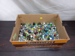 lot 3 image: Large Collection Of Mainly Vintage Marbles