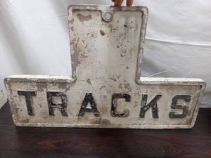 lot 4 image: Vintage Metal Railroad Crossing Sign