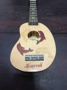lot 8 image: Leolani Ukulele