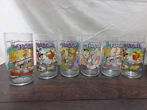 lot 9 image: Six Vintage Flintstones Glasses