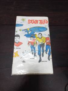 lot 17 image: Vintage 1976 Star trek Paper Table Cover