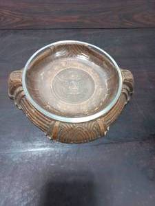 lot 28 image: The Great Seal Of USA Ashtray