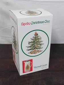 lot 41 image: Spode Christmas Tree Carafe