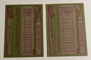 lot 131 image: 1985 Topps Dwight Gooden and Eric Davis Rookie Baseball Cards #620 and #627