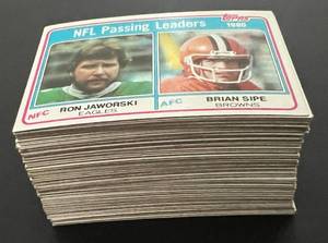 lot 56 image: 1981 Topps  Football 100 Card Lot, no duplicates, all numbered between 1-332, Vintage