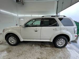 lot 19 image: 2010 Mercury Mariner Premier V6