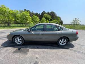 lot 15D image: 2003 Ford Taurus SE