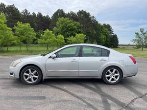 lot 18 image: 2004 Nissan Maxima 3.5 SE